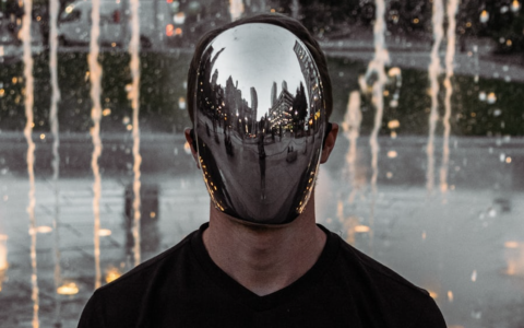 Qui est Satoshi Nakamoto, le mystérieux fondateur du Bitcoin ?